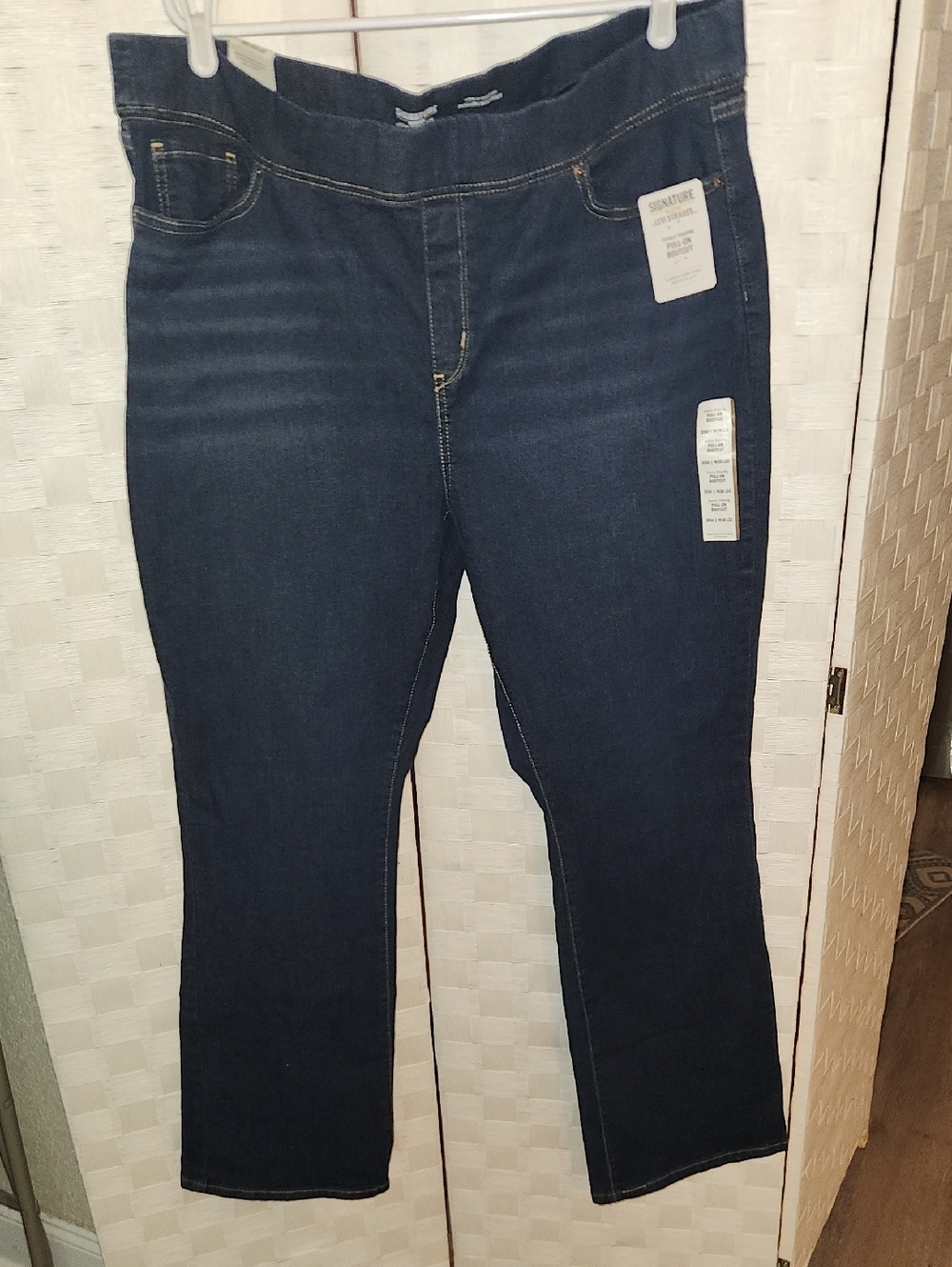 Levi Strauss Womens  PULLON BOOTCUT SZ 20 M 32 L Nwt